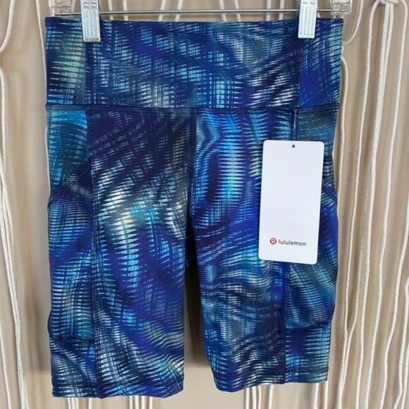 Lululemon invigorate HR short in 8” size 4 NWT blue, gray and green combo.